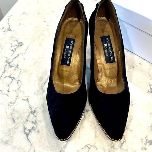 Stuart Weitzman Women's Black and Gold Courts - Picture 1 of 7
